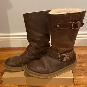‘Classic’ Ugg shearling lined boots
